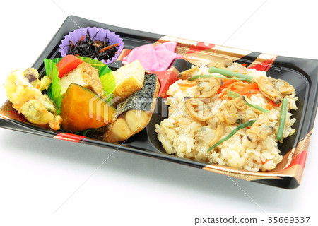 蛤蜊和生薑用米飯煮熟 35669337