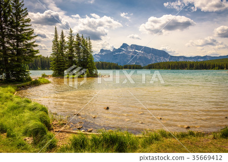 Two jack lake in Banff National Park with Mt 35669412
