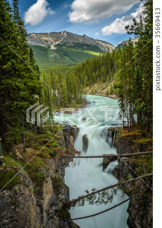 Sunwapta Falls in Jasper National Park, Canada 35669413