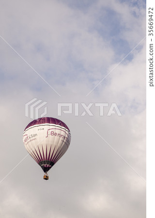 Hot air balloon - Buckinghamshire UK Hot air balloon - Buckinghamshire UK 35669472