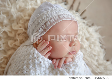 Amazing newborn baby sleeping beauty  35669790
