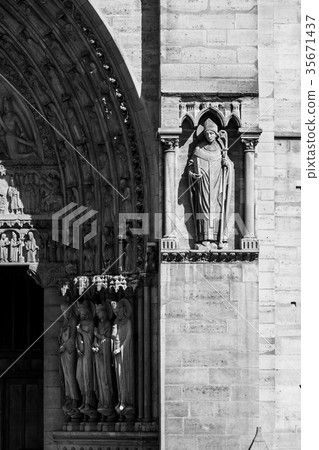 Notre Dame de Paris Cathedral. France 35671437