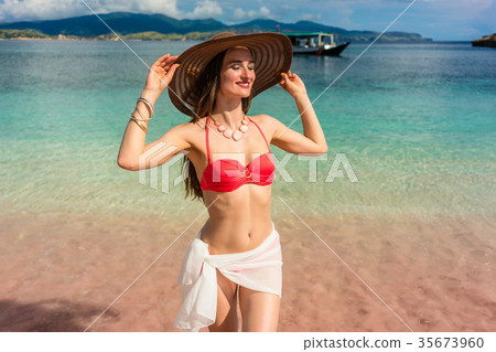 Fashionable young woman smiling while posing 35673960