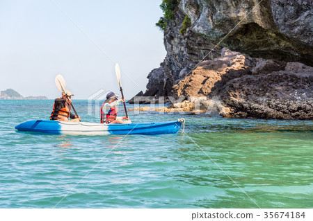 Mother and daughter on kayak 35674184