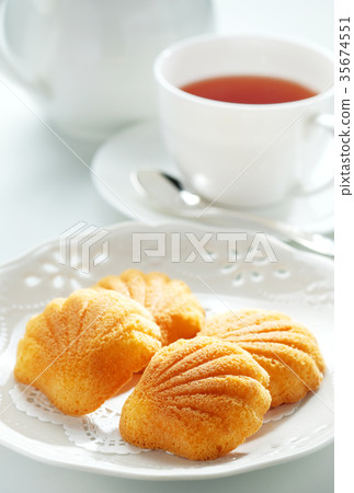 Madeleine and Earl Gray Madeleine and Earl Gray 35674551