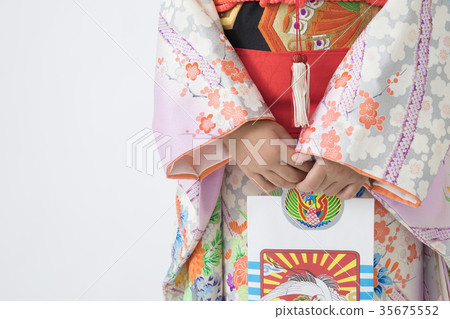 女孩手7歲與七十三圖像千歲麻.. 女孩手7歲與七十三圖像千歲麻.. 35675552