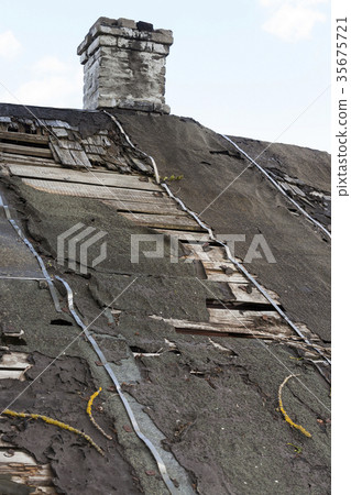 roof with damage 35675721