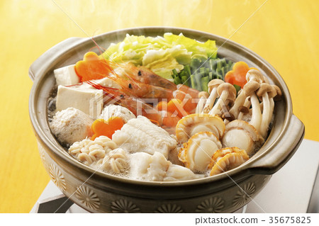 Seafood pot 35675825