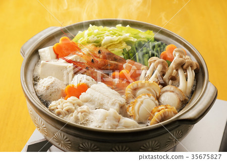 Seafood pot 35675827