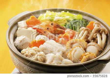 Seafood pot 35675828
