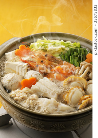 Seafood pot 35675832