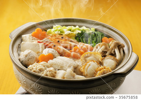 Seafood pot 35675858