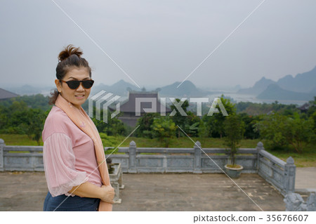 asian woman toothy smiling face  35676607