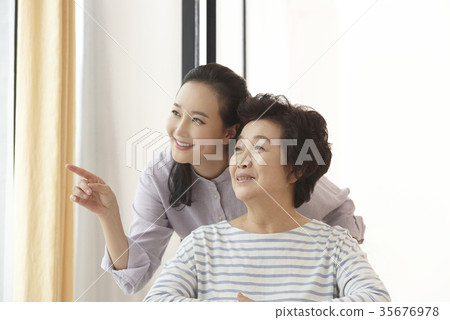 媽媽，女兒在一起 35676978