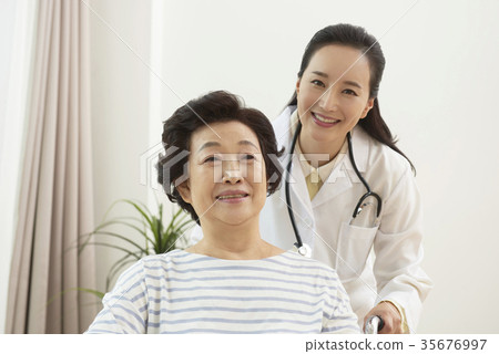 醫生,病人 醫生,病人 35676997
