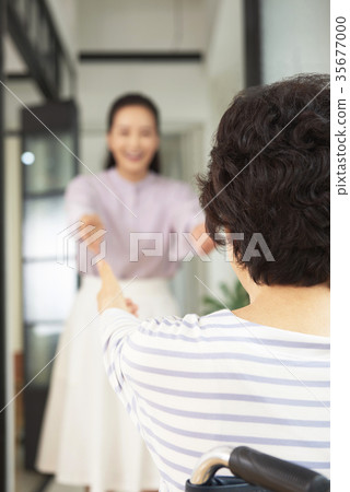 醫療,母親,女兒 醫療,母親,女兒 35677000