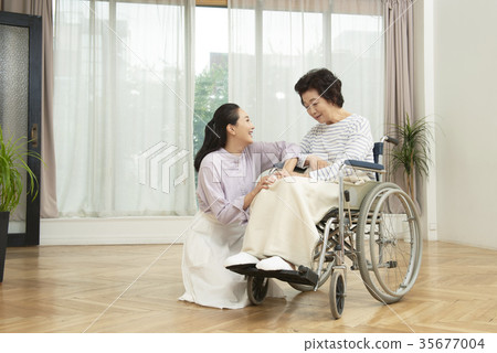 醫療,母親,女兒 醫療,母親,女兒 35677004