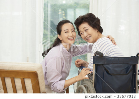 醫療,母親,女兒 醫療,母親,女兒 35677018