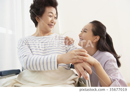 醫療,母親,女兒 醫療,母親,女兒 35677019