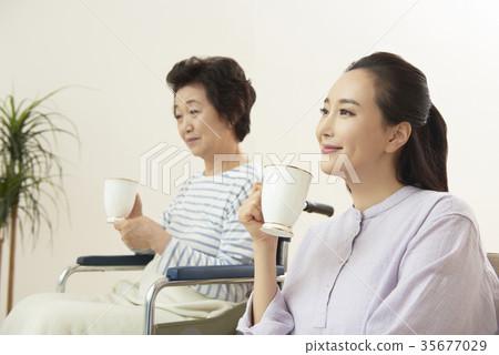 醫療,母親,女兒 醫療,母親,女兒 35677029