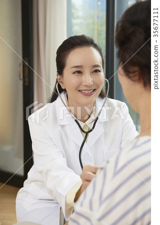 醫生,病人 醫生,病人 35677111