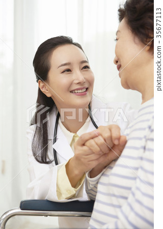 醫生,病人 醫生,病人 35677113