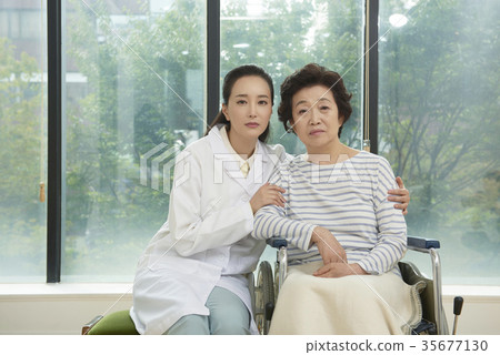 Doctor, patient 35677130