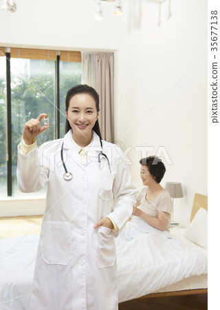 Doctor, patient Doctor, patient 35677138