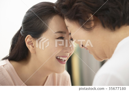 媽媽,女兒在一起 媽媽,女兒在一起 35677180