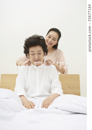 媽媽,女兒在一起 媽媽,女兒在一起 35677184