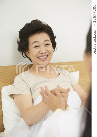 媽媽,女兒在一起 媽媽,女兒在一起 35677206