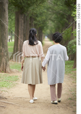 媽媽,女兒在一起 媽媽,女兒在一起 35677220