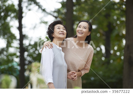 媽媽,女兒在一起 媽媽,女兒在一起 35677222