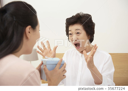 媽媽,女兒在一起 媽媽,女兒在一起 35677224