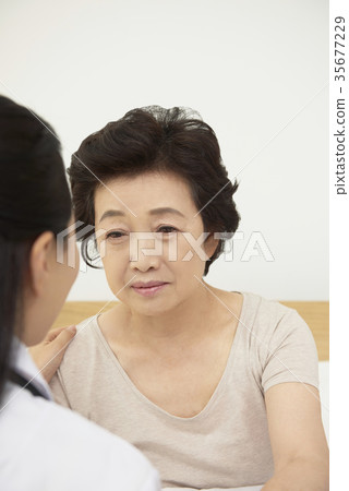 醫生,病人 醫生,病人 35677229