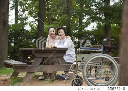 媽媽，女兒在一起 35677248