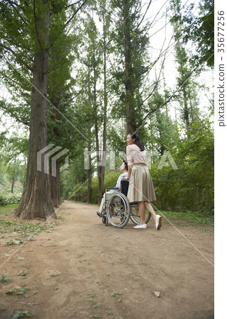 醫療,母親,女兒 醫療,母親,女兒 35677256