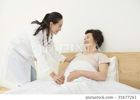 醫生,病人 醫生,病人 35677261