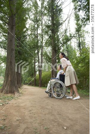 醫療,母親,女兒 醫療,母親,女兒 35677278