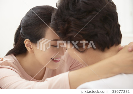 擁抱,幸福,媽媽,女兒 擁抱,幸福,媽媽,女兒 35677281