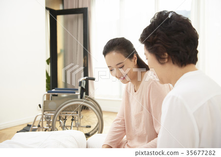 媽媽,女兒在一起 媽媽,女兒在一起 35677282