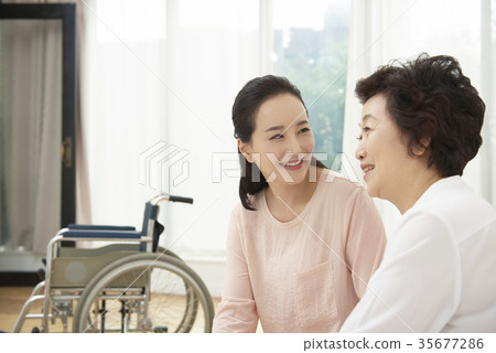 媽媽,女兒在一起 媽媽,女兒在一起 35677286