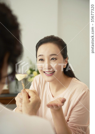 媽媽,女兒在一起 媽媽,女兒在一起 35677320