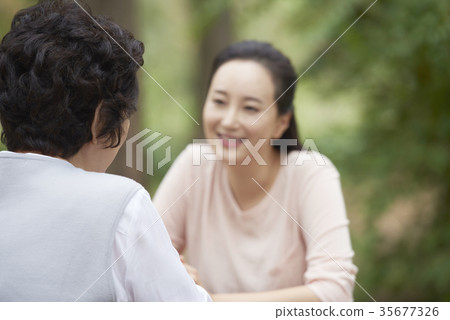 媽媽,女兒在一起 媽媽,女兒在一起 35677326