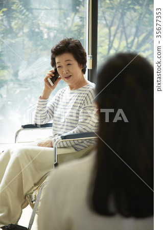 醫療,母親,女兒 醫療,母親,女兒 35677353