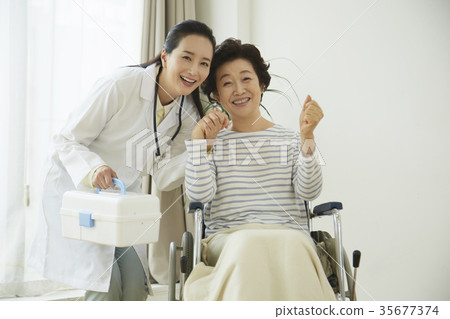 醫生,病人 醫生,病人 35677374