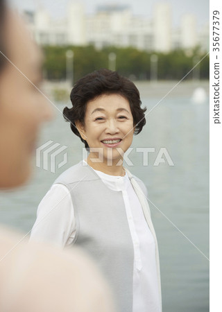 媽媽,女兒在一起 媽媽,女兒在一起 35677379