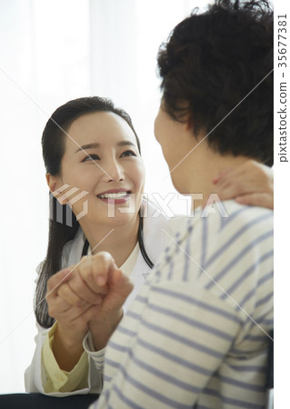 醫生,病人 醫生,病人 35677381