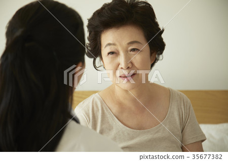 媽媽,女兒在一起 媽媽,女兒在一起 35677382