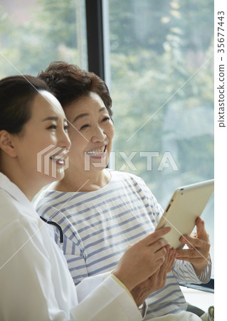 醫生,病人 醫生,病人 35677443